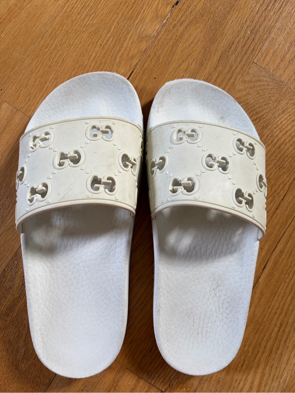 Gucci White Logo-Pattern Slide Sandals - Women